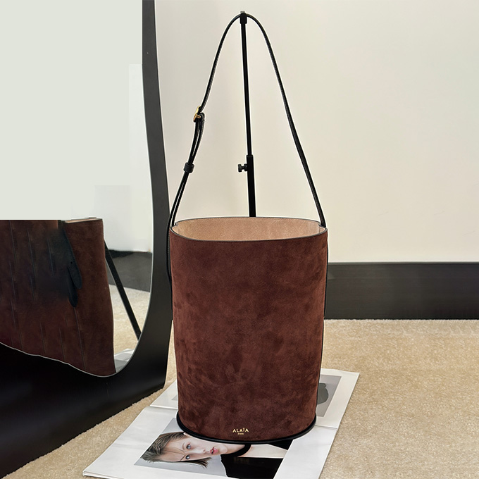 alaïa hip curved bucket shoulder handbag
